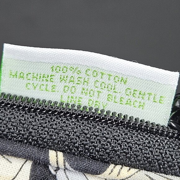 Vera Bradley Tablet Sleeve - Camellia pattern (retired) - Picture 12 of 12